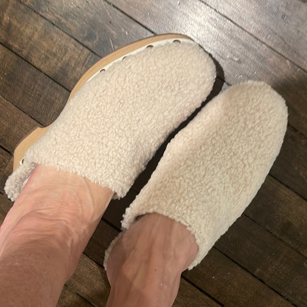 Faux fur and leather lining clogs NEW